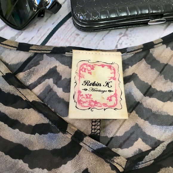 😎 Cold shoulder sheer animal stripe oversize top - Picture 6 of 7